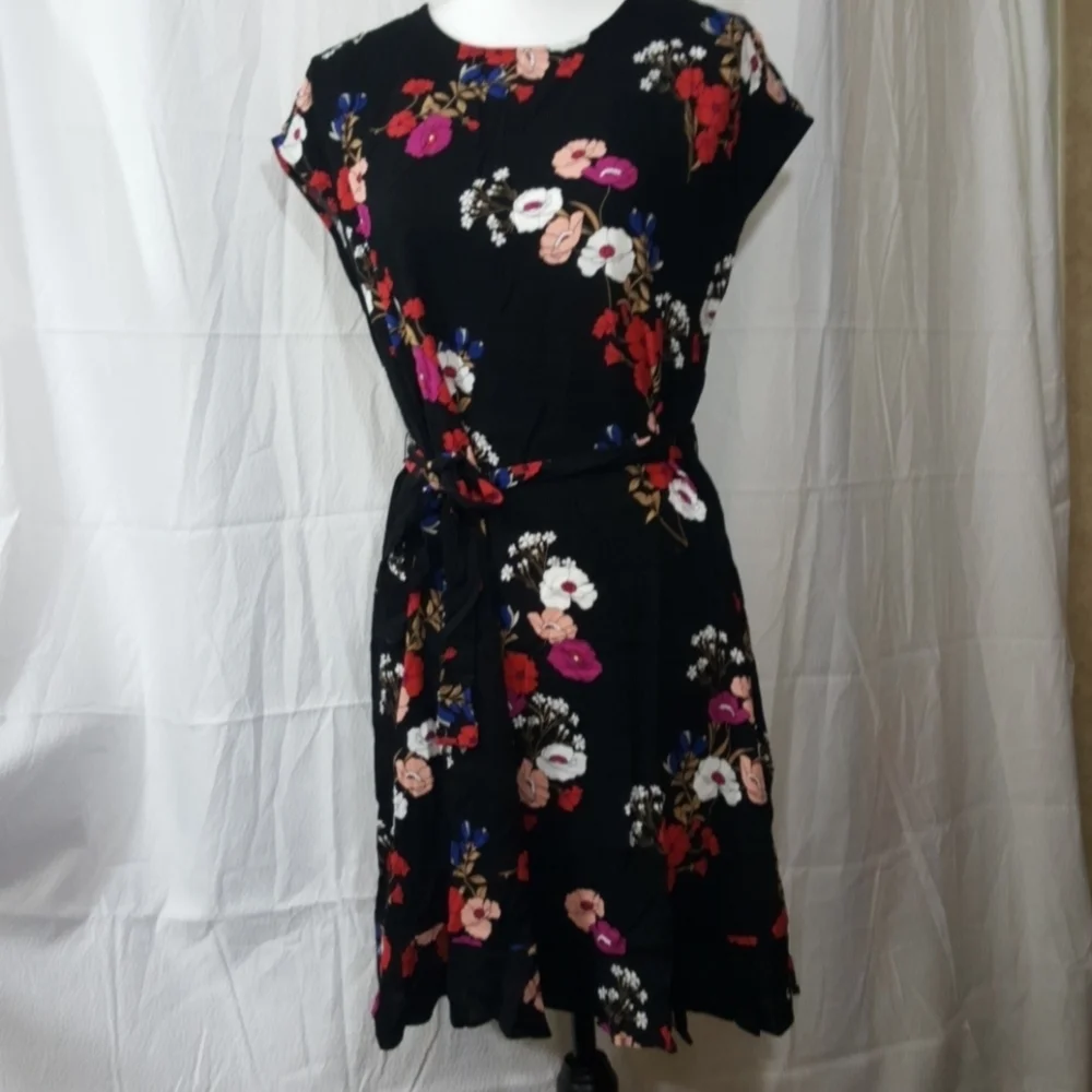 Popsugar tie waist dress in black falling floral mini summer